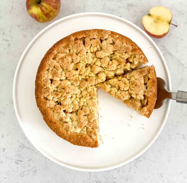 Einfacher Apfelkuchen mit Streusel [saftig und lecker]