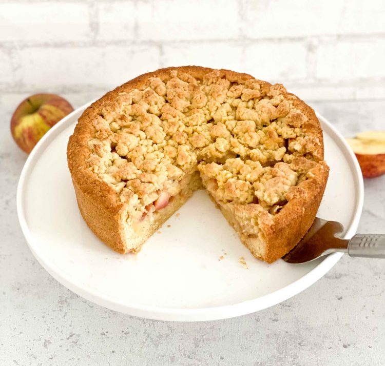 Einfacher Apfelkuchen mit Streusel [saftig und lecker]