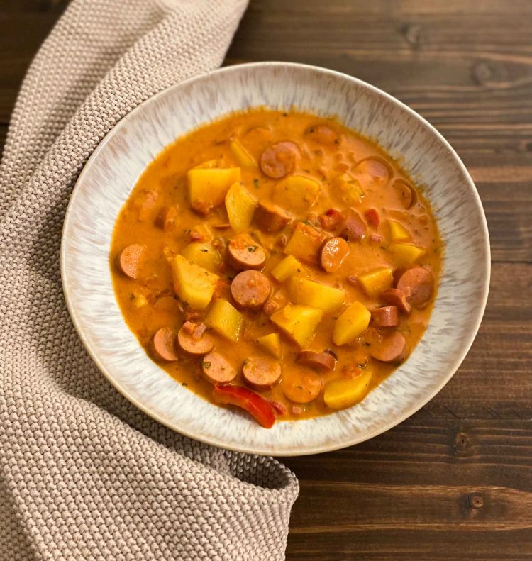 Würstchengulasch Rezept [einfach &amp; schnell]