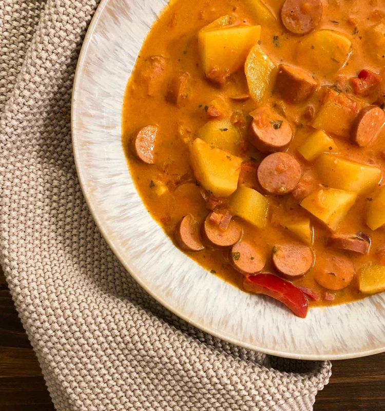 Würstchengulasch Rezept [einfach &amp; schnell]