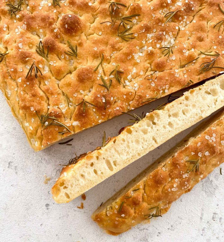 Das beste Focaccia Rezept [einfach und fluffig]