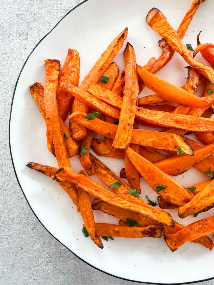 Knusprige SüßkartoffelPommes aus der Heißluftfritteuse