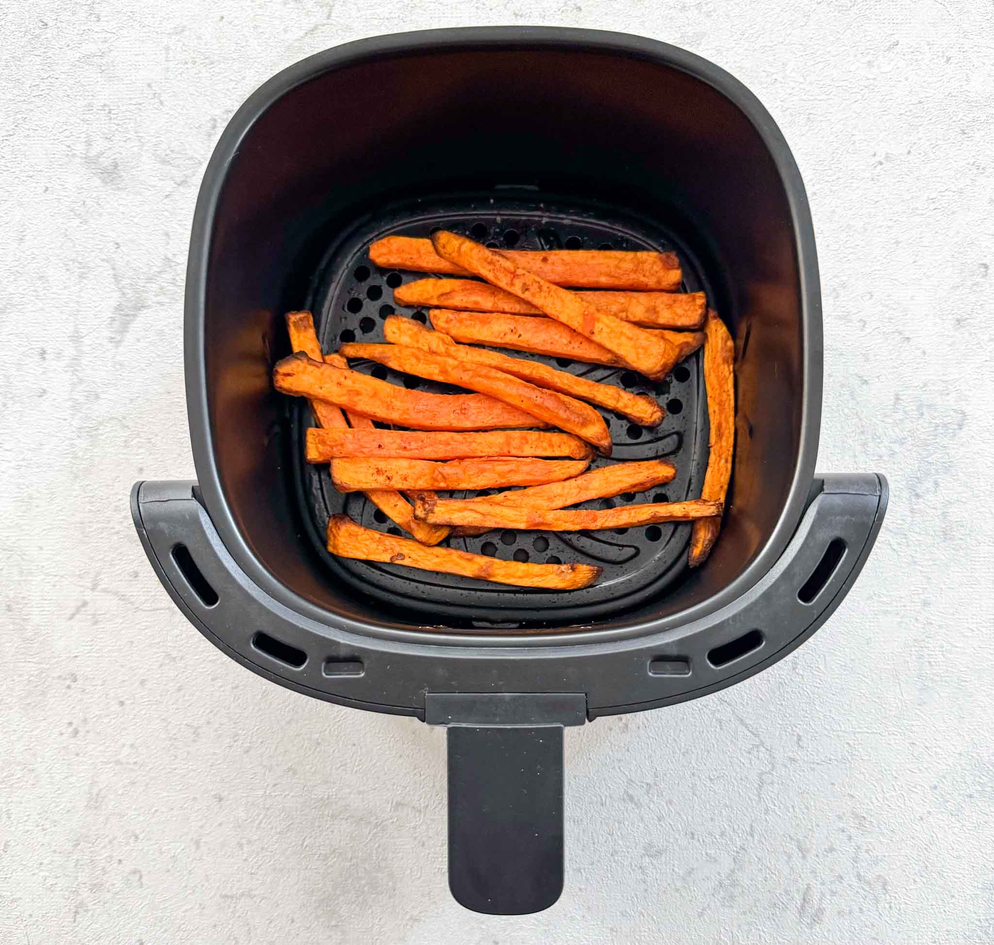 Knusprige SüßkartoffelPommes aus der Heißluftfritteuse