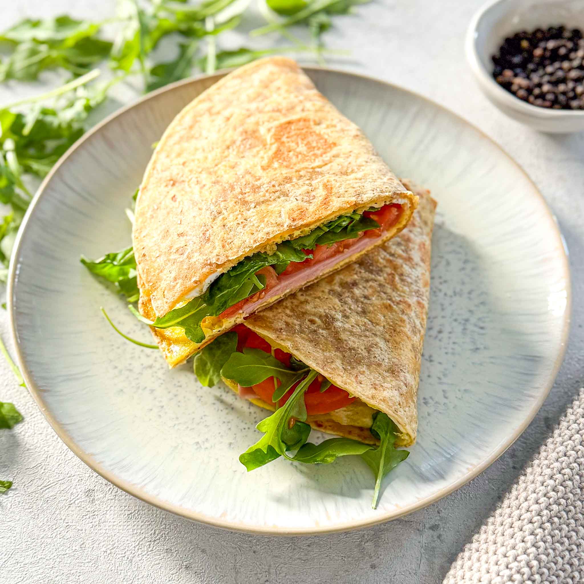 tortilla wrap mit ei in der pfanne