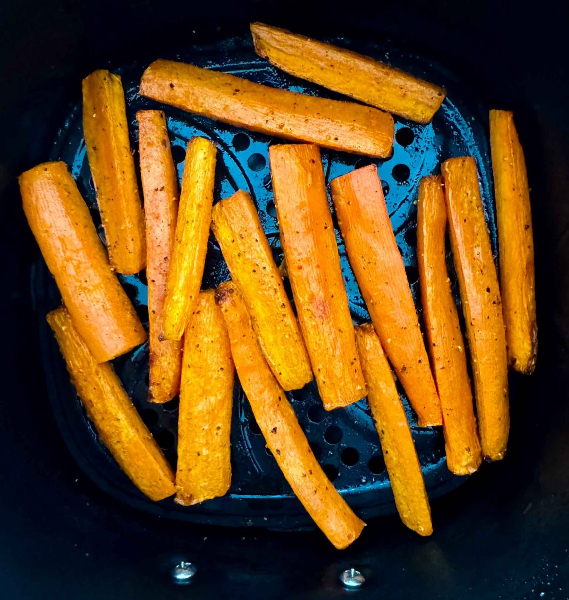 Karotten aus der Heißluftfritteuse