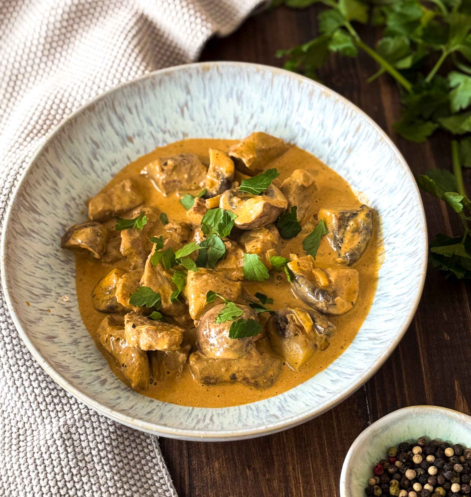 Schweinegeschnetzeltes in cremiger Champignonrahmsauce Schweinegeschnetzeltes in cremiger Champignonrahmsauce