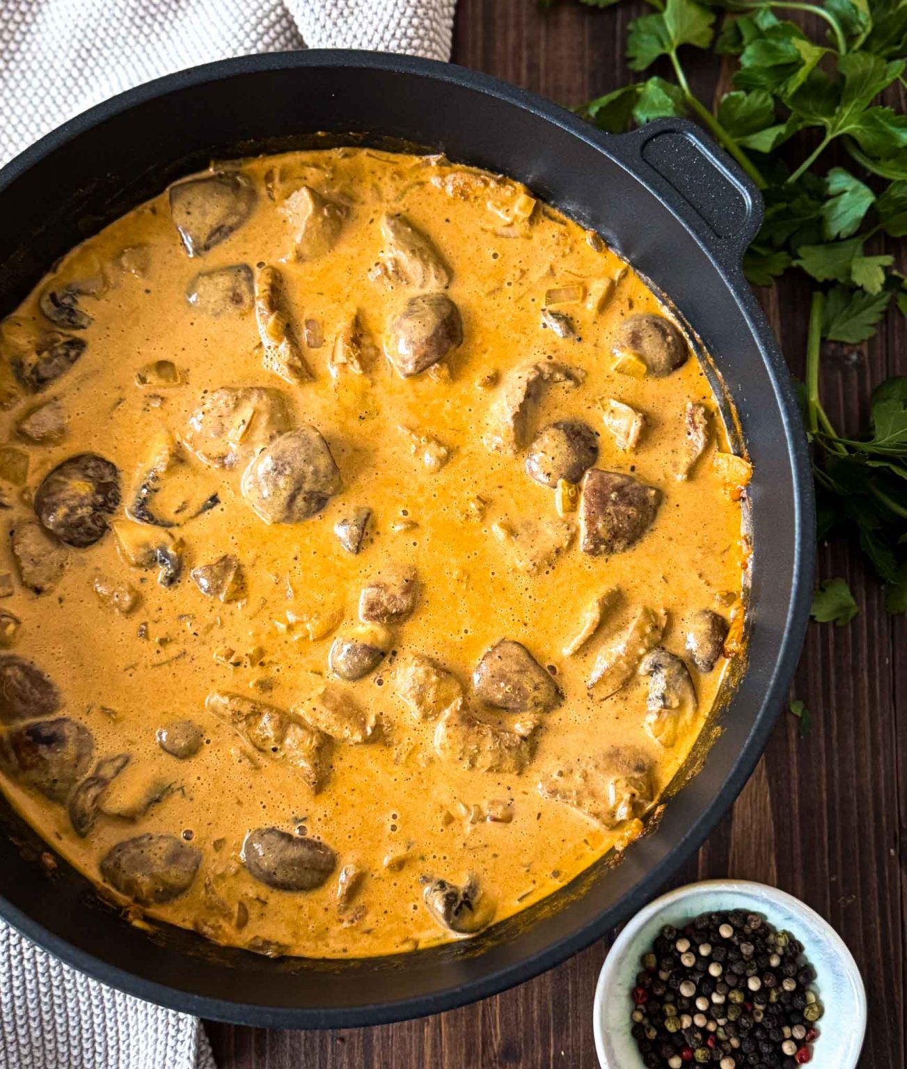 Schweinegeschnetzeltes in cremiger Champignonrahmsauce Schweinegeschnetzeltes in cremiger Champignonrahmsauce