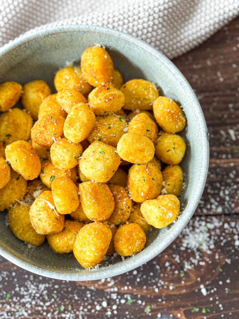 Knusprige Gnocchi aus der Heißluftfritteuse 5 Knusprige Gnocchi mit Parmesan Kruste im Airfryer