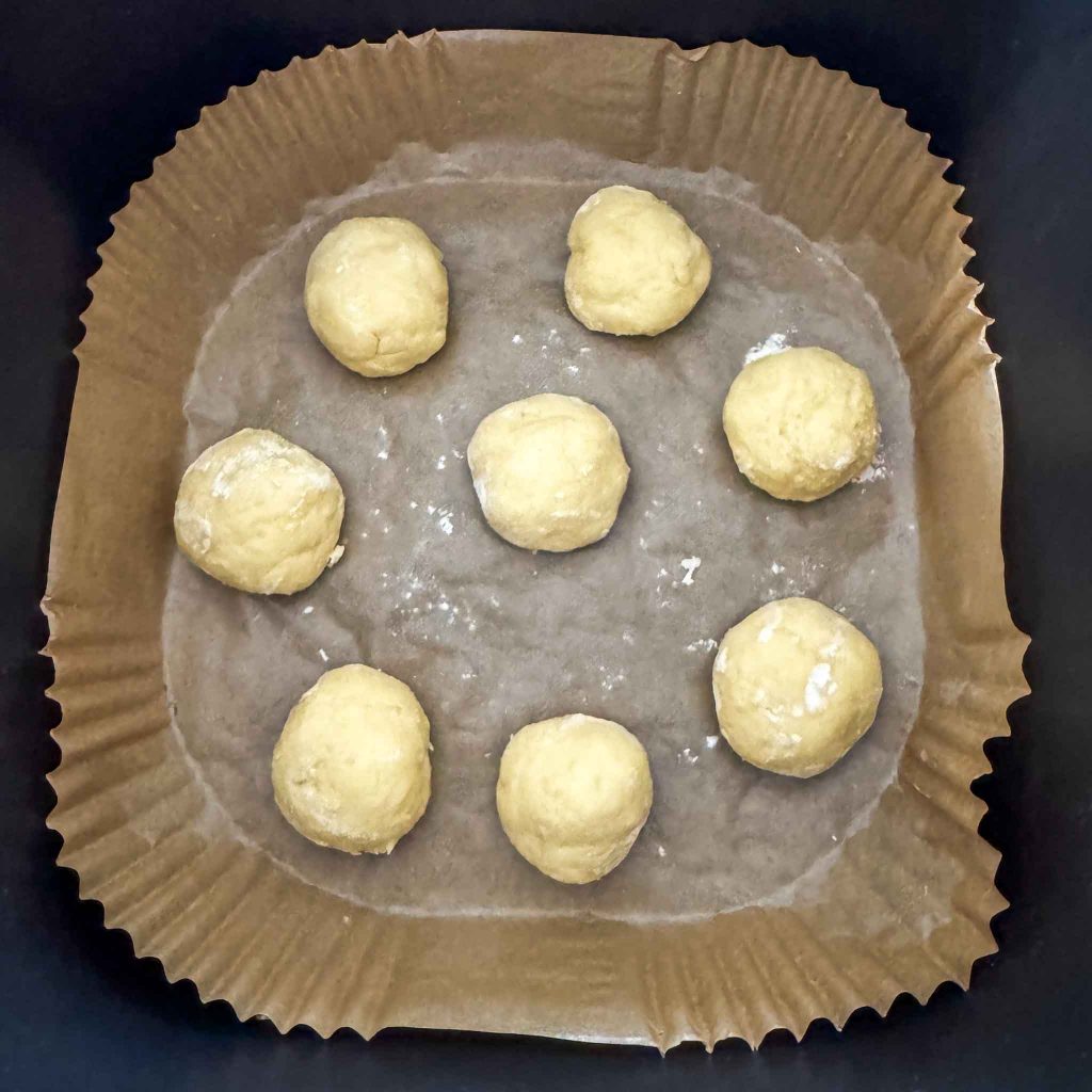 Quarkbällchen formen