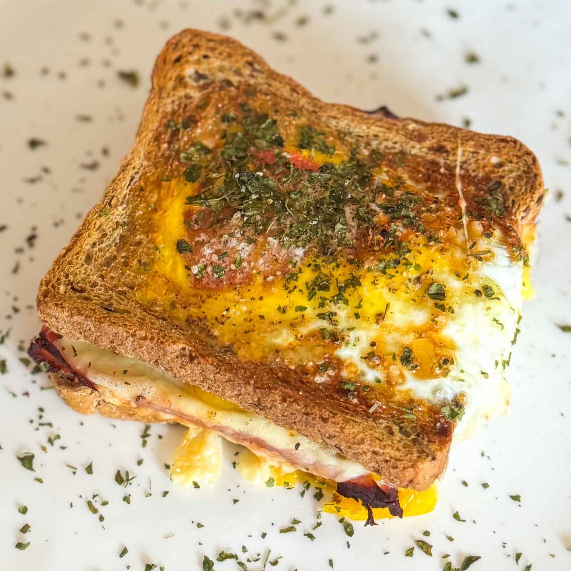 15 Minuten Airfryer Toast mit Ei 1 Toast im Airfryer mit Ei