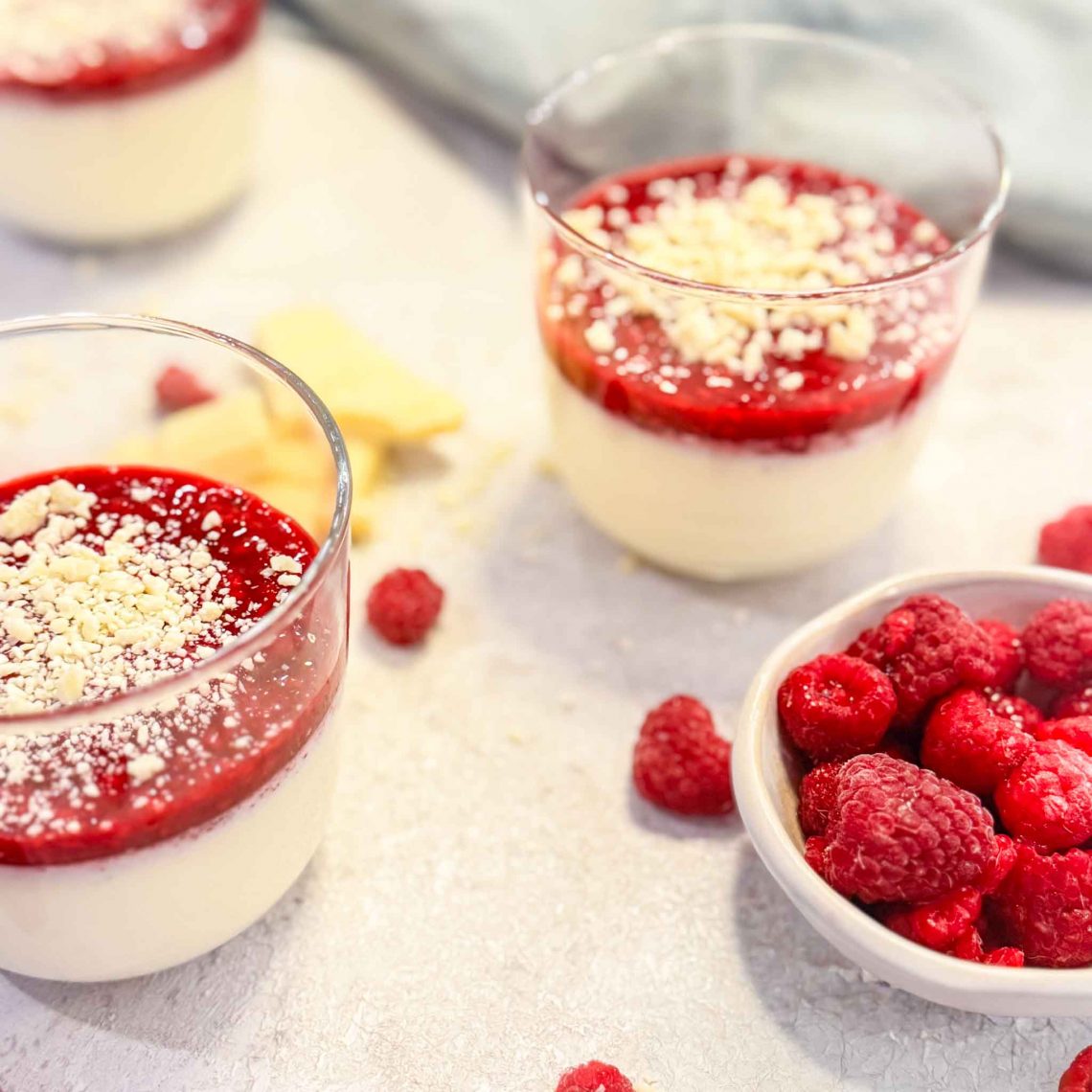 Panna Cotta im Glas mit Himbeeren Rezept