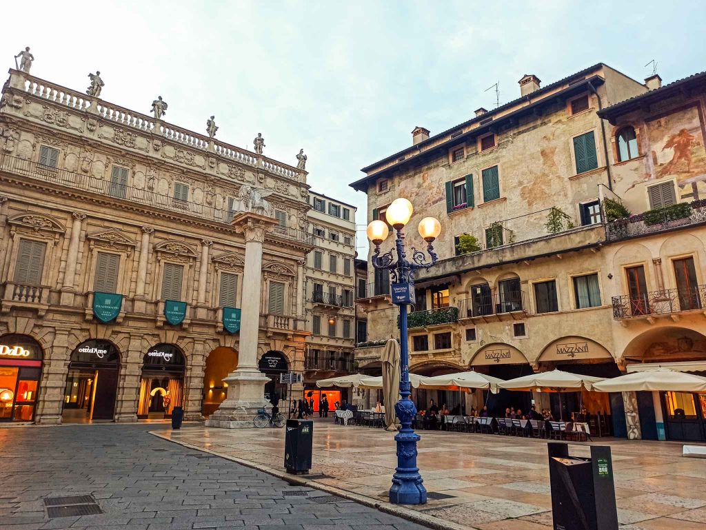 2 Tage in Verona: Die besten Sehenswürdigkeiten und Tipps 6 Piazza delle Erbe