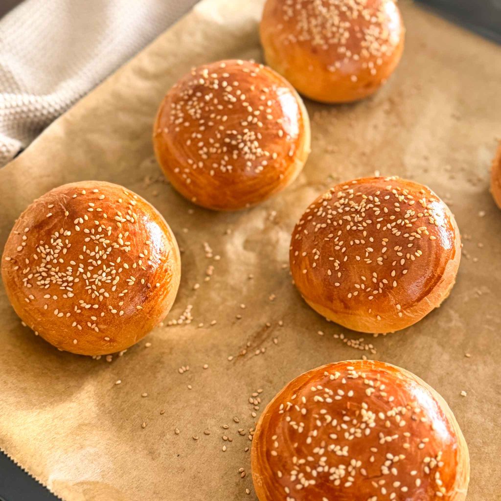 Brioche Buns selber machen (einfaches Rezept) 4 Brioche Buns selber machen