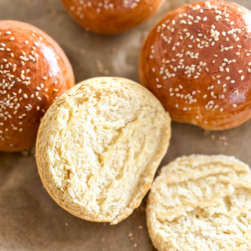 Brioche Buns selber machen (einfaches Rezept) 5 Burgerbrötchen selbstgemacht